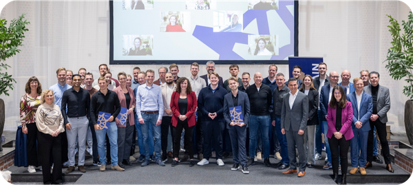 De geweldige diploma-uitreiking in november