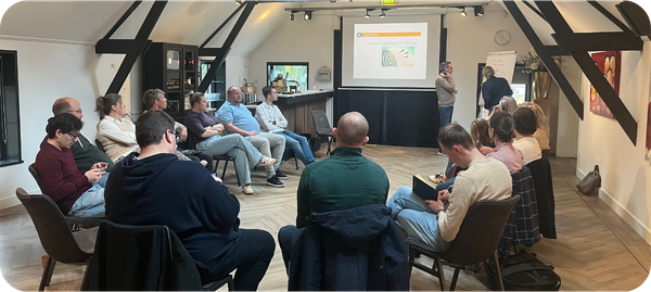 Deelnemers tijdens een lesdag van Business Control. Een van de drie modules van Business Controller HOFAM.