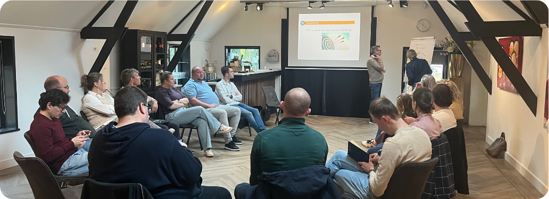 Deelnemers tijdens de opleiding Business Control. Deze opleiding is één van de drie modules van Business Controller HOFAM.